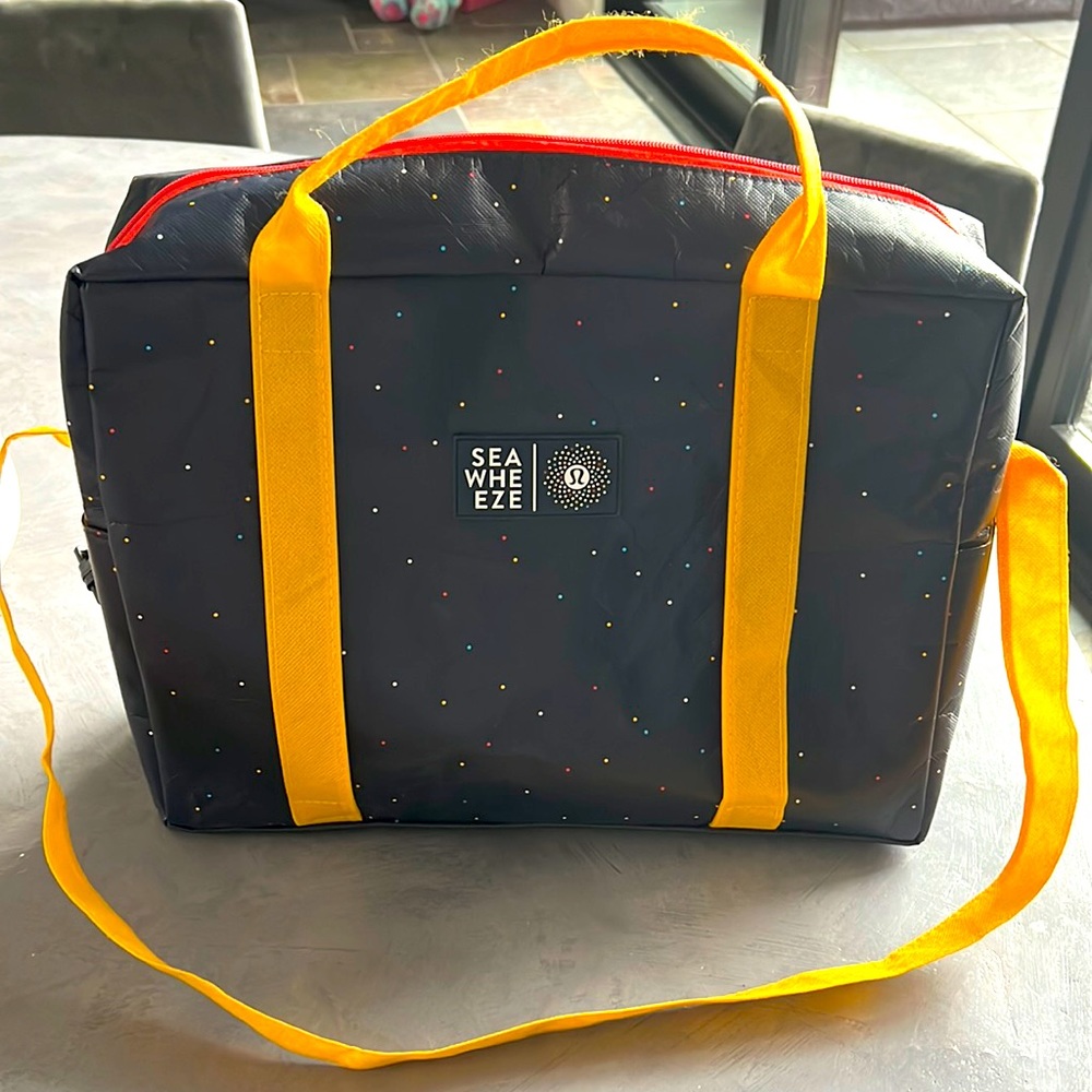 Lululemon SeaWheeze Bag